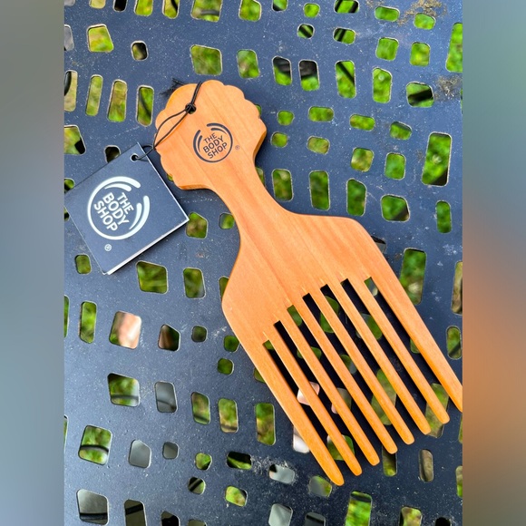 3/$15🍄 the body shop Hair Comb - Picture 1 of 4